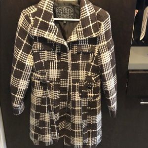 Brown and cream woman coat